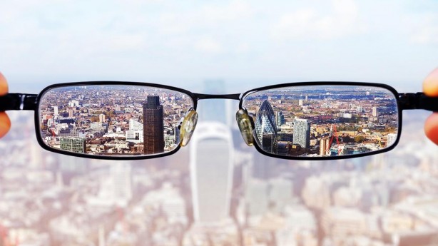 Ancak bu kadar kolay olabilirdi! İşte gözlük camı temizlemenin basit yöntemleri