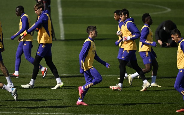 Foto - Ancelotti'nin oğlu resti çekti! Arda Güler için babasının yanına gidip...