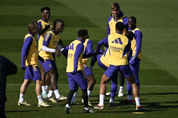 Foto - Ancelotti'nin oğlu resti çekti! Arda Güler için babasının yanına gidip...