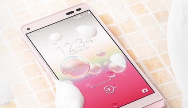 Foto - İşte suya ve sabuna dayanıklı akıllı telefon 