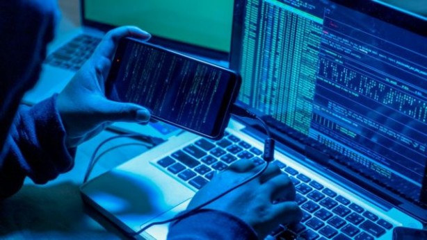 Foto - Android ve iOS kullanıcılarına casus yazılım uyarısı