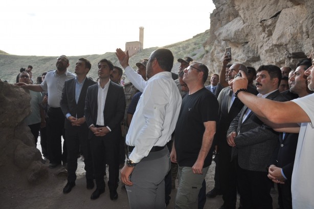 Foto - Ani Ören Yeri’nde ilk kaya mescidi gün yüzüne çıkarıldı