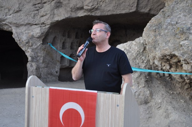 Foto - Ani Ören Yeri’nde ilk kaya mescidi gün yüzüne çıkarıldı