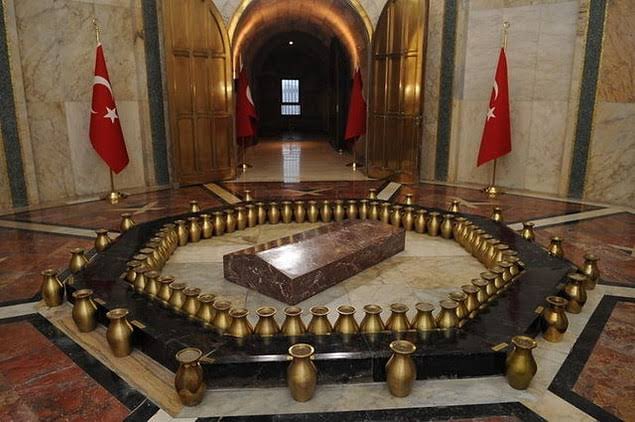 Foto - Anıtkabir Türk mabedi mi, Yahudi tapınağı mı? Kullanıcı sosyal medyayı karıştırdı