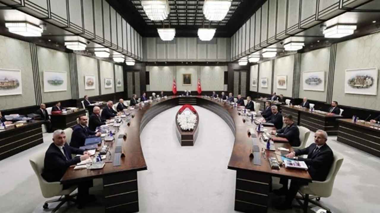 Ankara kabine değişikliği kulisiyle kaynıyor! Banko isimler kesinleşti: Tüm listelerde bu 4 kişinin adı var