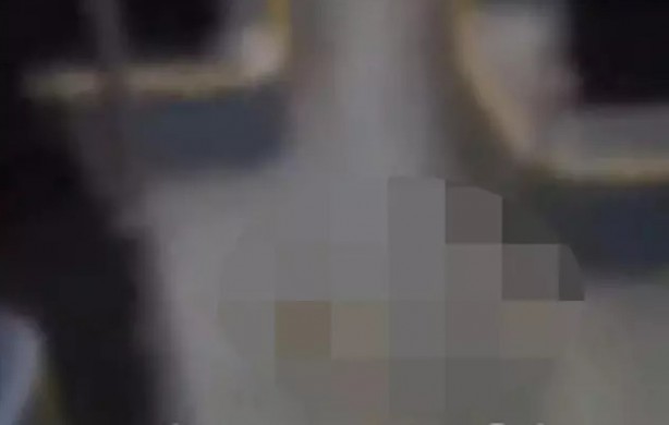 Ankara’da akıl almaz olay! Otobüsün ortasına büyük tuvaletini yaptı! Bir yolcu o anı kaydederek isyan etti