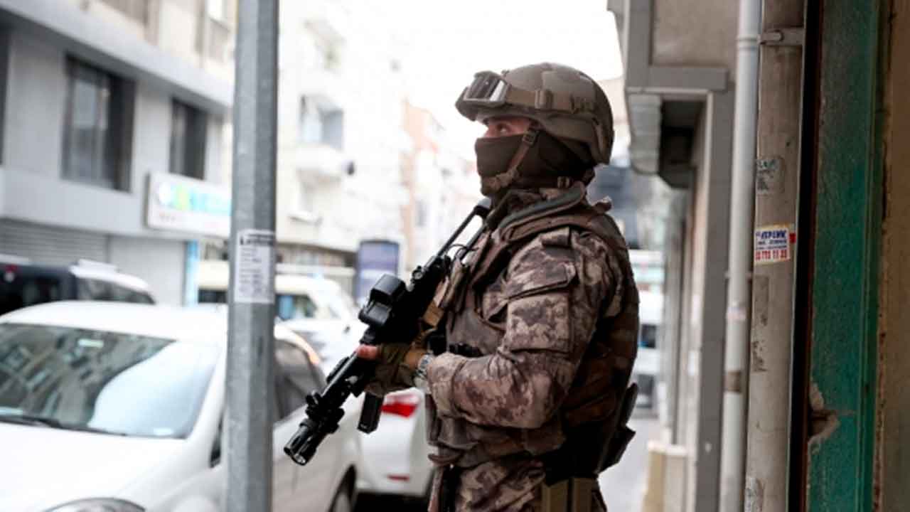Foto - Ankara'da çok büyük operasyon! Emniyet mensubu, memurlar gözaltına alındı