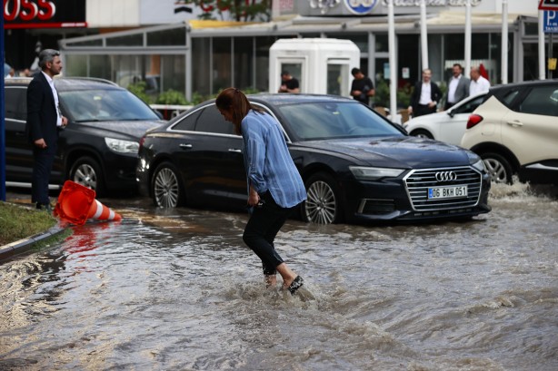Foto - Ankara'da fırtına ve sağanak hayatı felç etti