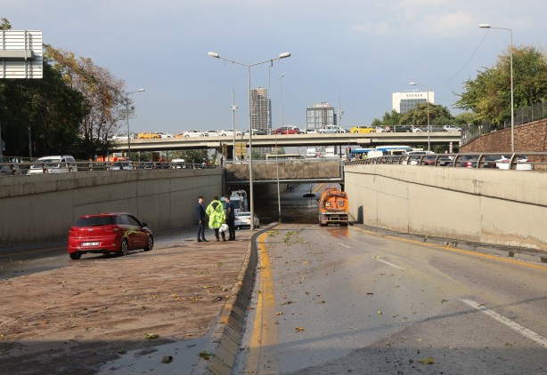 Foto - Ankara'da fırtına ve sağanak hayatı felç etti