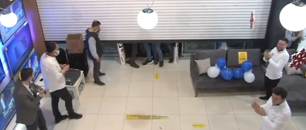 Ankara'da indirimli iPhone izdihamı! Birbirlerini ezdiler