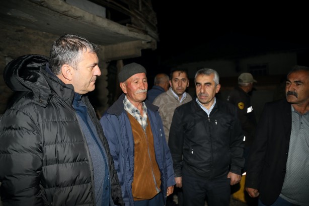 Foto - Ankara'da kırsal mahallede iki ev ile bir samanlık yandı