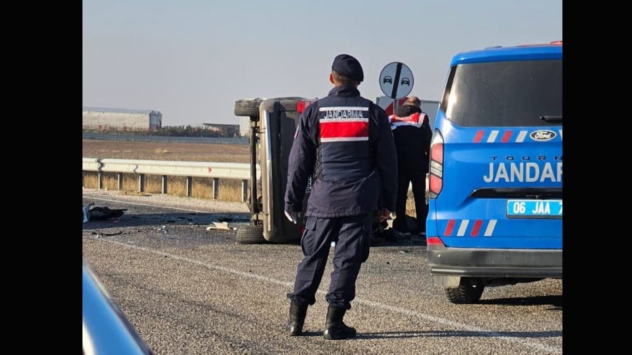 Foto - Ankara’da korkunç kaza! Otomobiller kafa kafaya çarpıştı: 3 ölü, 4 yaralı