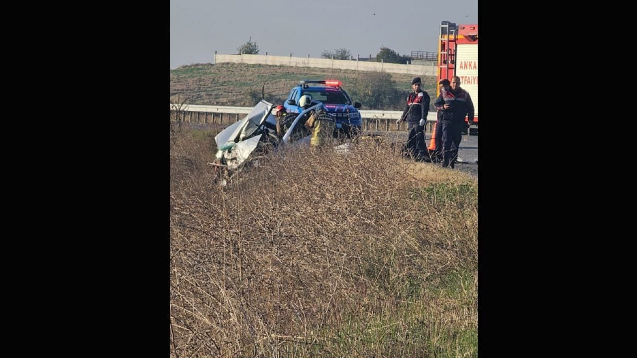 Foto - Ankara’da korkunç kaza! Otomobiller kafa kafaya çarpıştı: 3 ölü, 4 yaralı