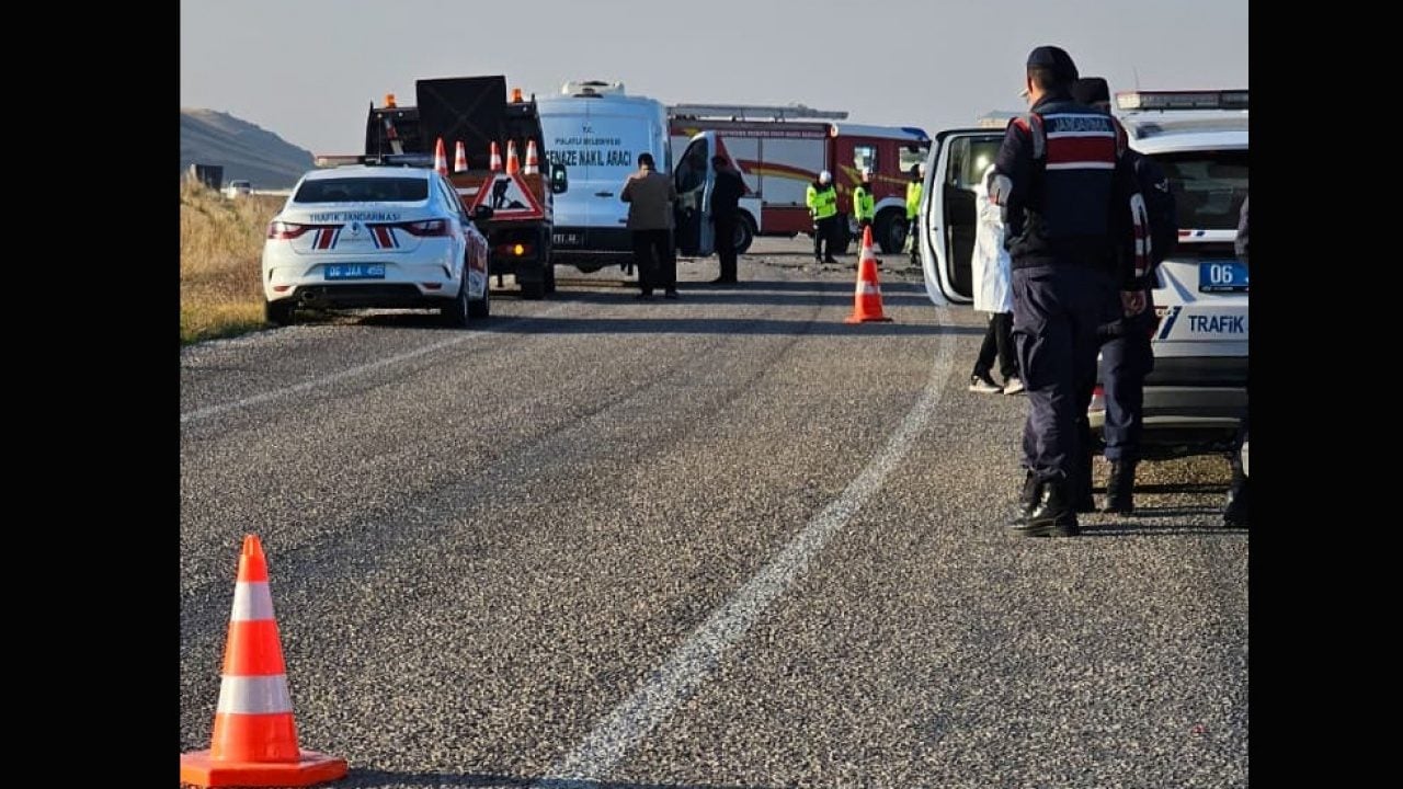 Foto - Ankara’da korkunç kaza! Otomobiller kafa kafaya çarpıştı: 3 ölü, 4 yaralı
