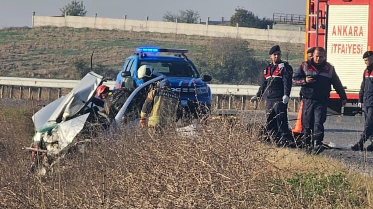 Ankara’da korkunç kaza! Otomobiller kafa kafaya çarpıştı: 3 ölü, 4 yaralı