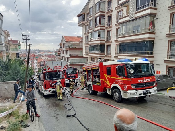 Foto - Ankara'da korkutan inşaat yangını