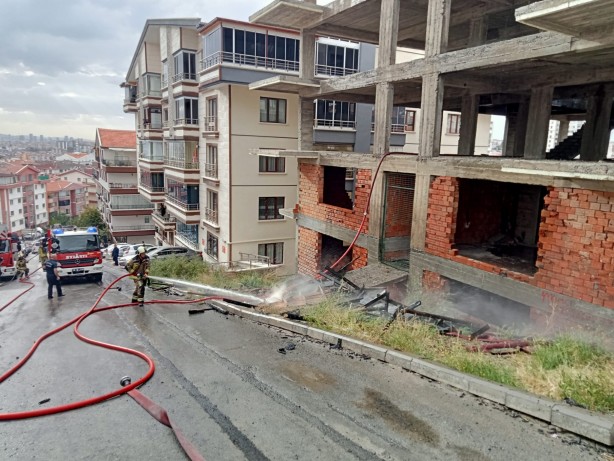 Foto - Ankara'da korkutan inşaat yangını