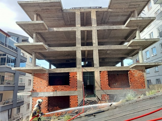 Foto - Ankara'da korkutan inşaat yangını