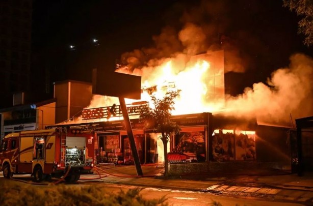 Foto - Ankara'da market zinciri şubesi alevler içinde kaldı