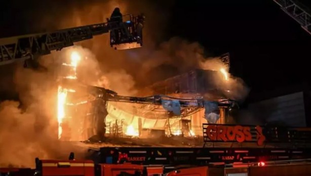 Ankara'da market zinciri şubesi alevler içinde kaldı