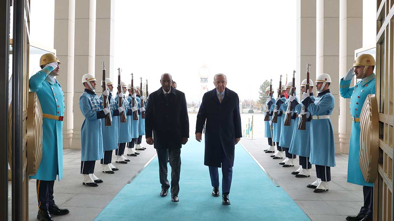 Ankara'da önemli misafir! Cumhurbaşkanı Erdoğan resmi törenle karşıladı