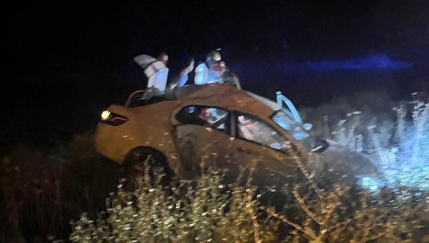 Ankara’da otomobil ile kamyon çarpıştı