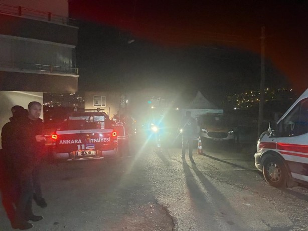 Foto - Ankara'da panik dolu anlar! Bir binanın girişinde göçük oldu