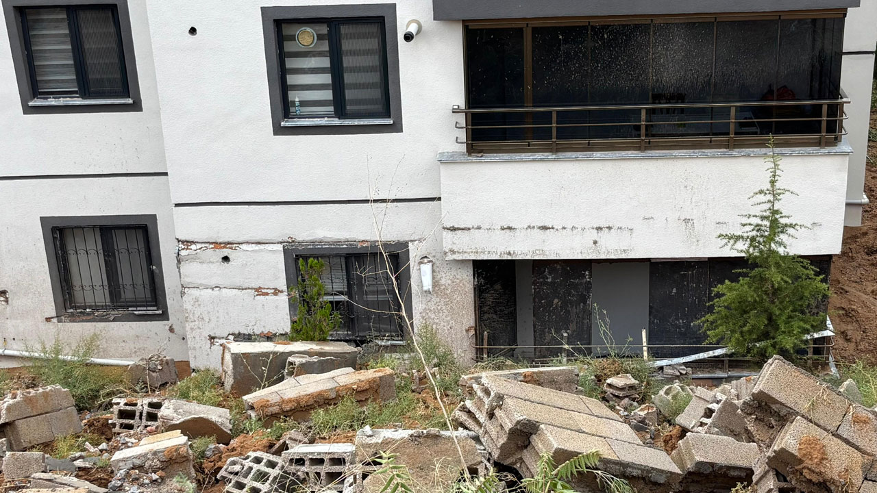 Foto - Ankara’da sağanak felaketi! Yollar göle döndü, istinat duvarı çöktü