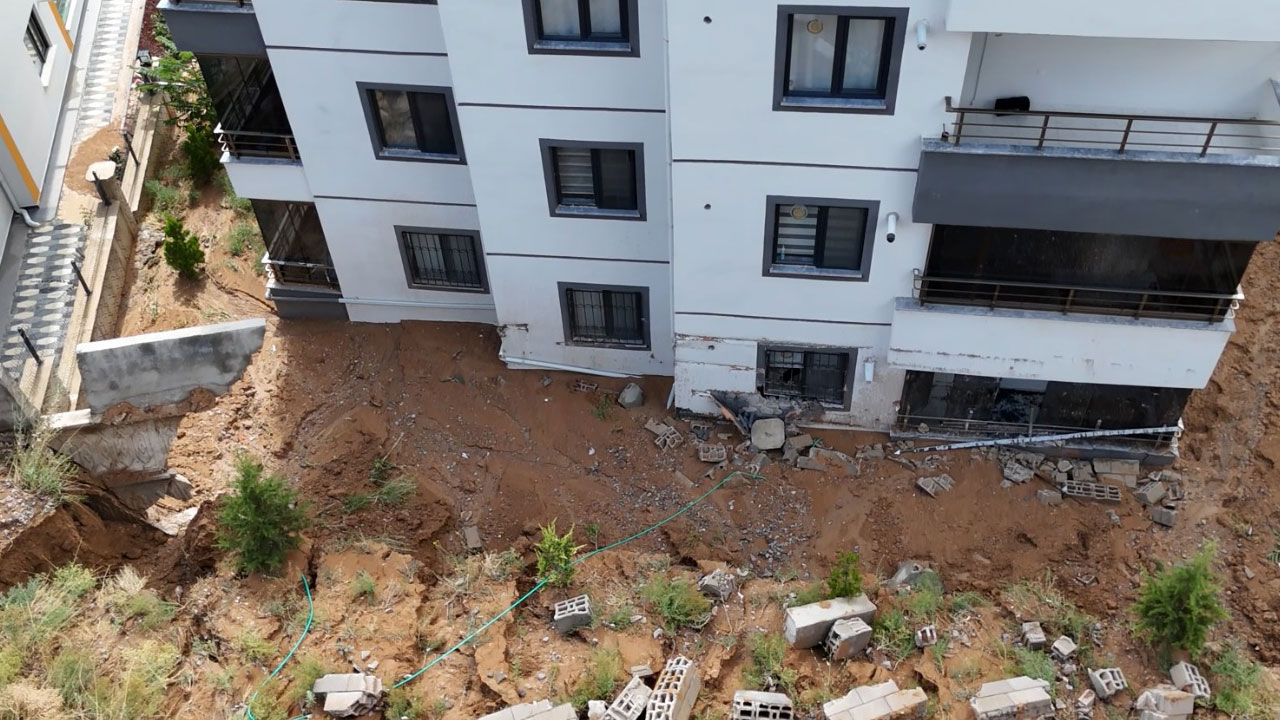 Foto - Ankara’da sağanak felaketi! Yollar göle döndü, istinat duvarı çöktü