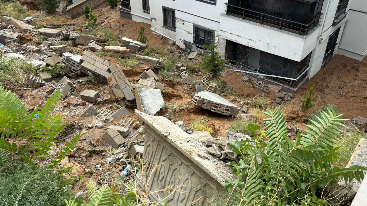 Ankara’da sağanak felaketi! Yollar göle döndü, istinat duvarı çöktü