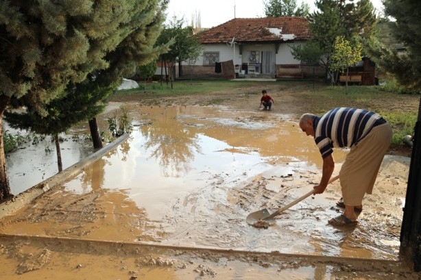 Foto - Ankara'da sağanak nedeniyle su baskınları yaşandı