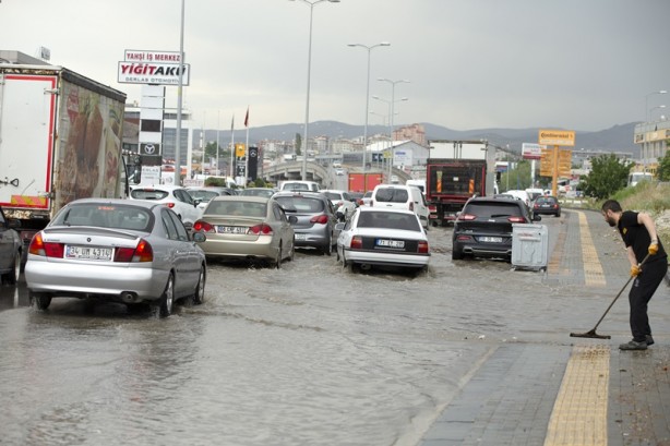 Foto - Ankara'da sağanak! Zor anlar yaşandı