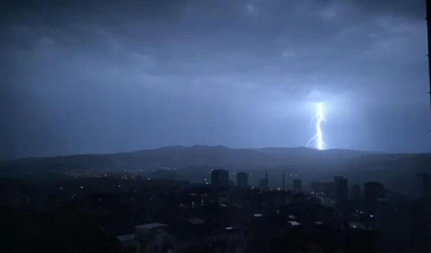 Foto - Ankara'da şimşekler gökyüzünü aydınlattı