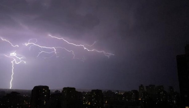 Foto - Ankara'da şimşekler gökyüzünü aydınlattı