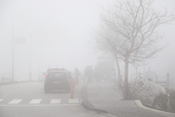 Foto - Ankara'da yoğun sis! Göz gözü görmüyor