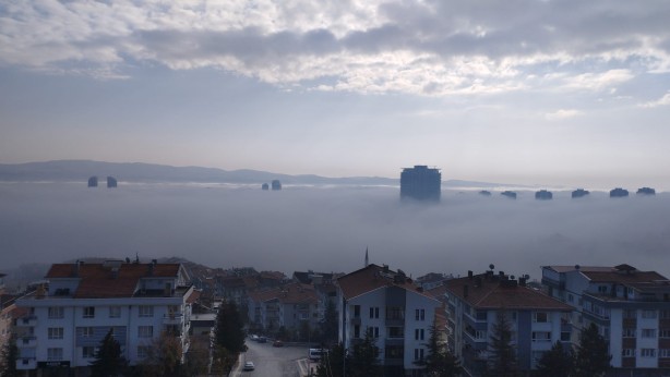Ankara'da yoğun sis! Göz gözü görmüyor