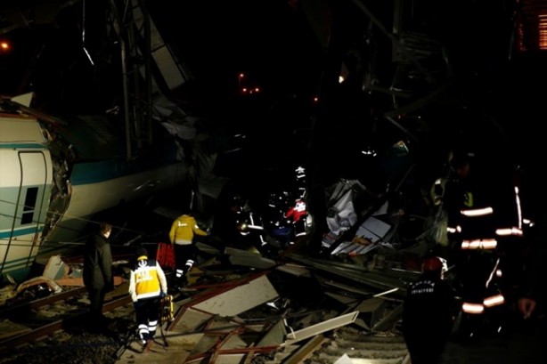 Foto - Ankara'da Yüksek Hızlı Tren kazası! 2 vagon devrildi
