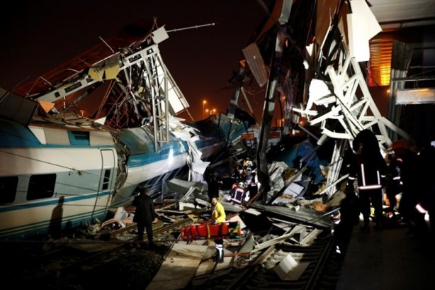 Foto - Ankara'da Yüksek Hızlı Tren kazası! 2 vagon devrildi