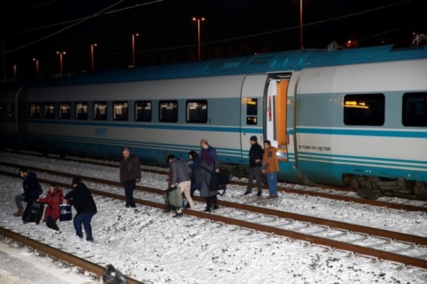 Foto - Ankara'da Yüksek Hızlı Tren kazası! 2 vagon devrildi