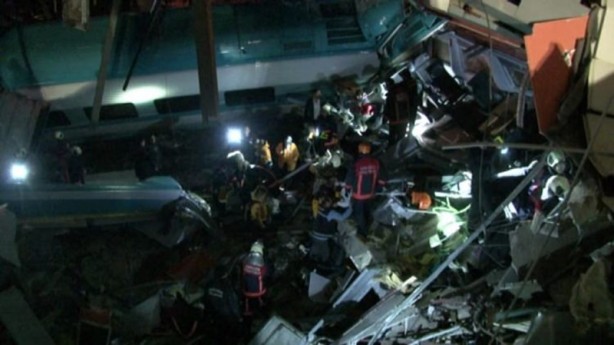 Foto - Ankara'da Yüksek Hızlı Tren kazası! 2 vagon devrildi