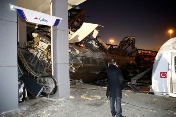 Ankara'da Yüksek Hızlı Tren kazası! 2 vagon devrildi