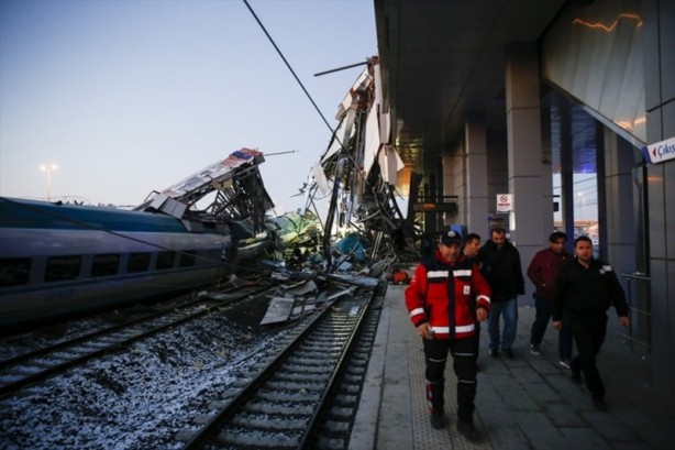 Foto - Ankara'da Yüksek Hızlı Tren kazası! 2 vagon devrildi