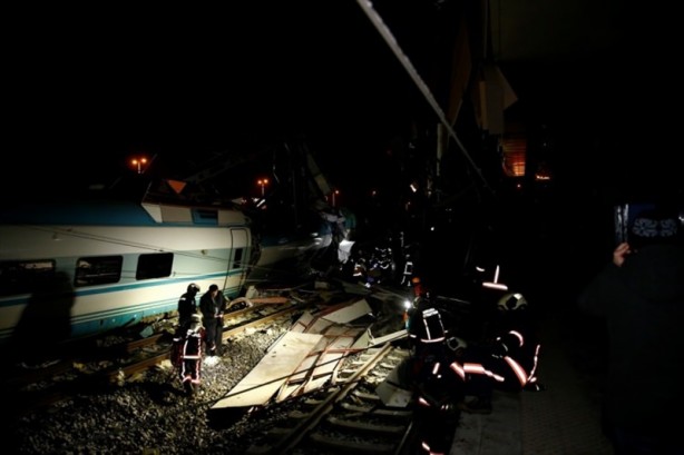 Foto - Ankara'da Yüksek Hızlı Tren kazası! 2 vagon devrildi