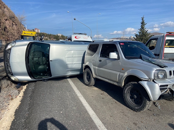 Foto - Ankara'da zincirleme kaza! 5 araç birbirine girdi