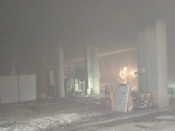 Foto - Ankara'daki yangın 7 saatin ardından kontrol altına alındı