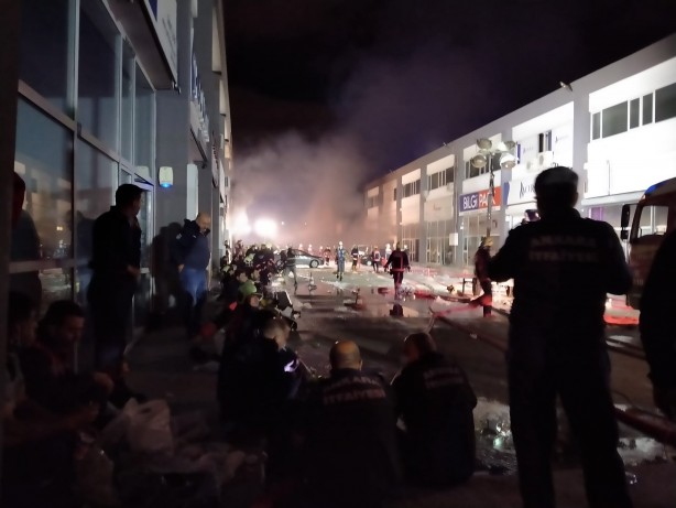 Foto - Ankara'daki yangın 7 saatin ardından kontrol altına alındı