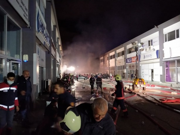 Foto - Ankara'daki yangın 7 saatin ardından kontrol altına alındı