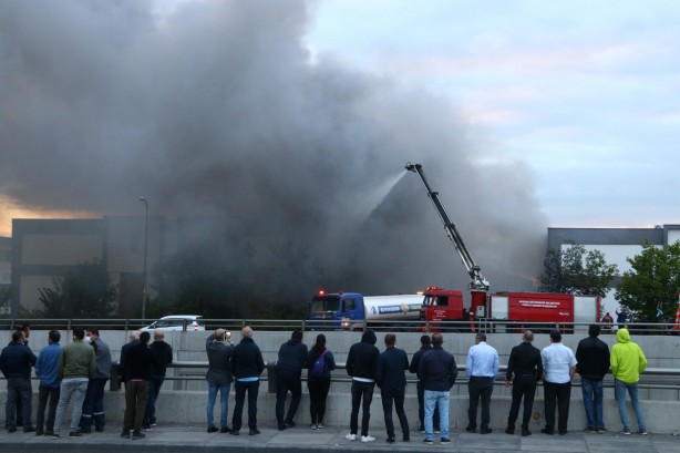 Foto - Ankara'daki yangın 7 saatin ardından kontrol altına alındı