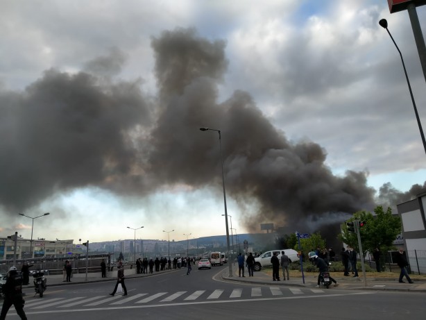 Foto - Ankara'daki yangın 7 saatin ardından kontrol altına alındı