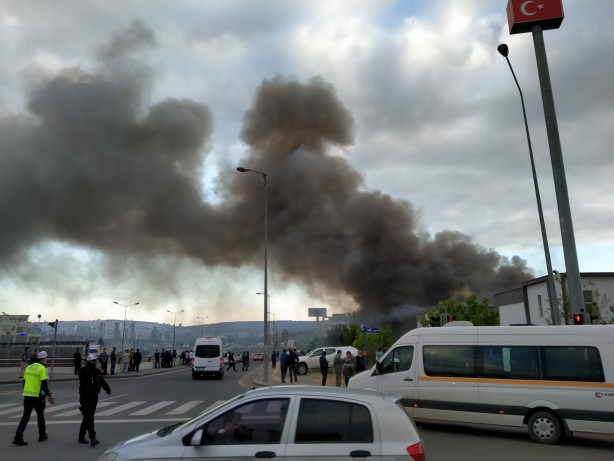 Foto - Ankara'daki yangın 7 saatin ardından kontrol altına alındı